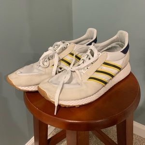Men’s Vintage Adidas Runners (size 10.5)